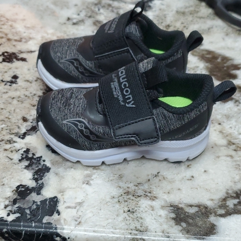 Saucony Shoes Lifeforms Size 4 XW - Picture 3 of 9